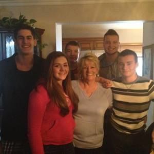 Meet your Posher, Mona